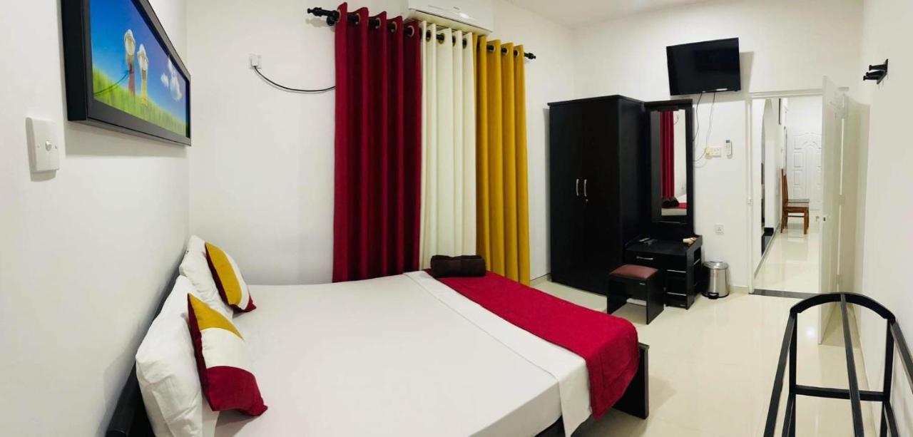 Funwhales Rest House Negombo Eksteriør billede