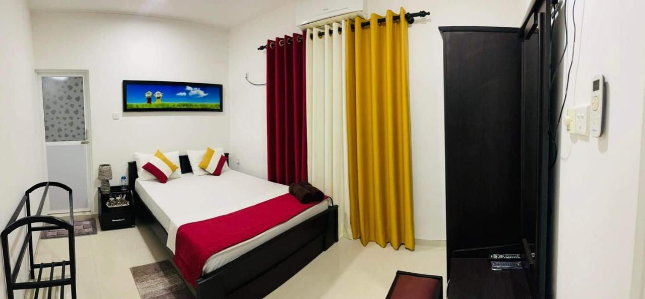 Funwhales Rest House Negombo Eksteriør billede