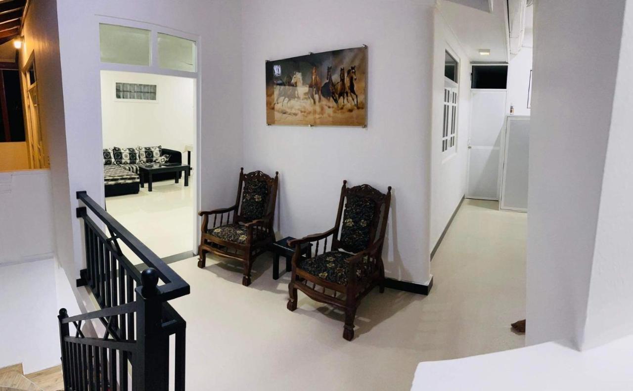 Funwhales Rest House Negombo Eksteriør billede
