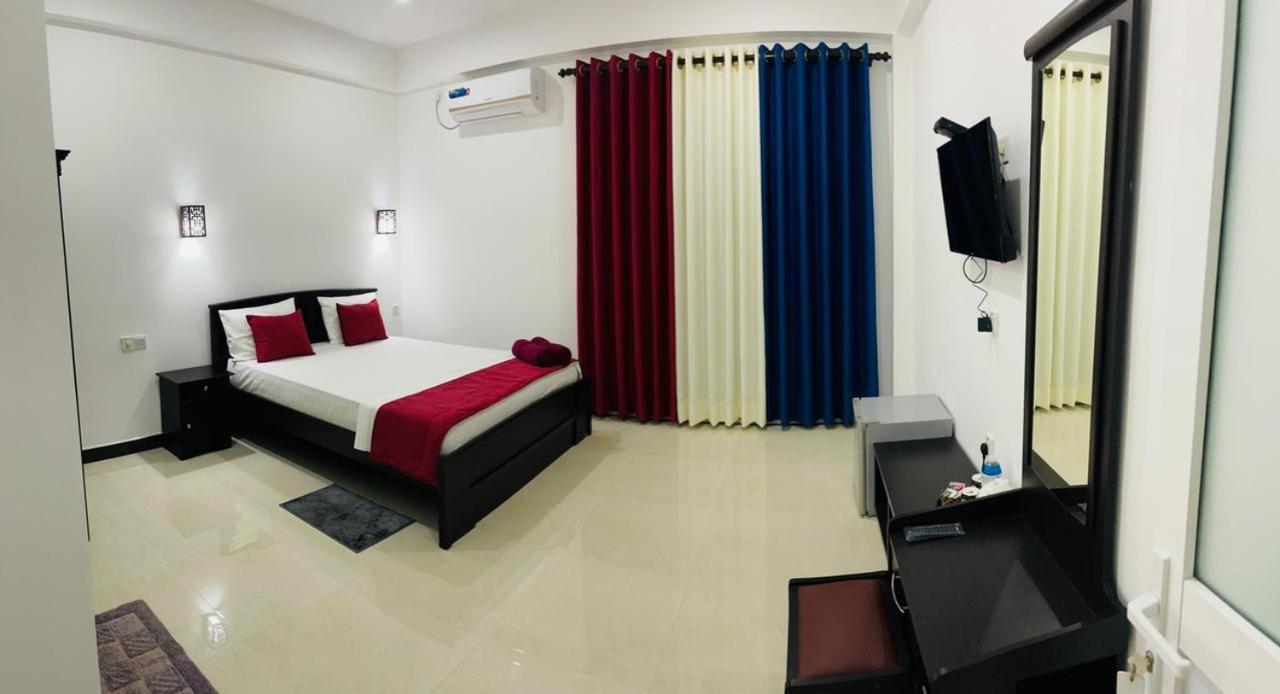 Funwhales Rest House Negombo Eksteriør billede