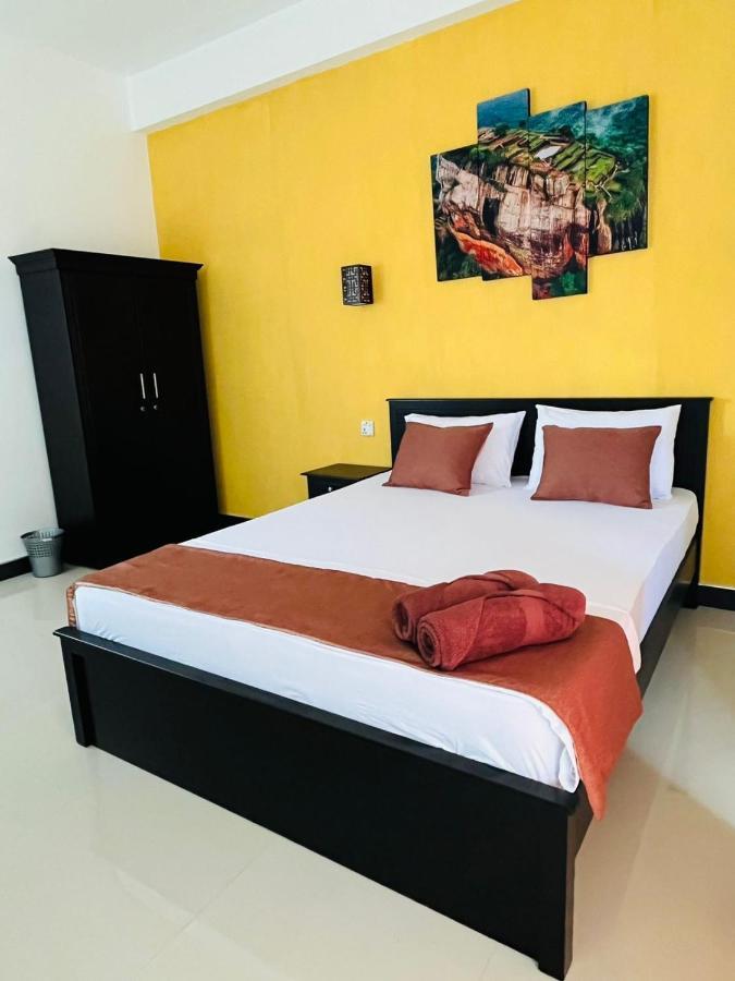 Funwhales Rest House Negombo Eksteriør billede