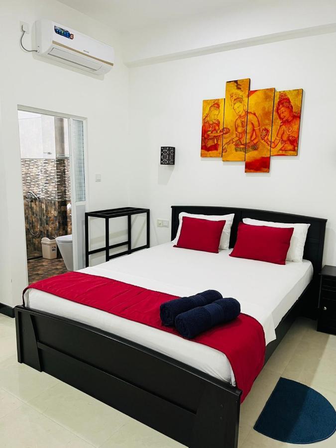 Funwhales Rest House Negombo Eksteriør billede